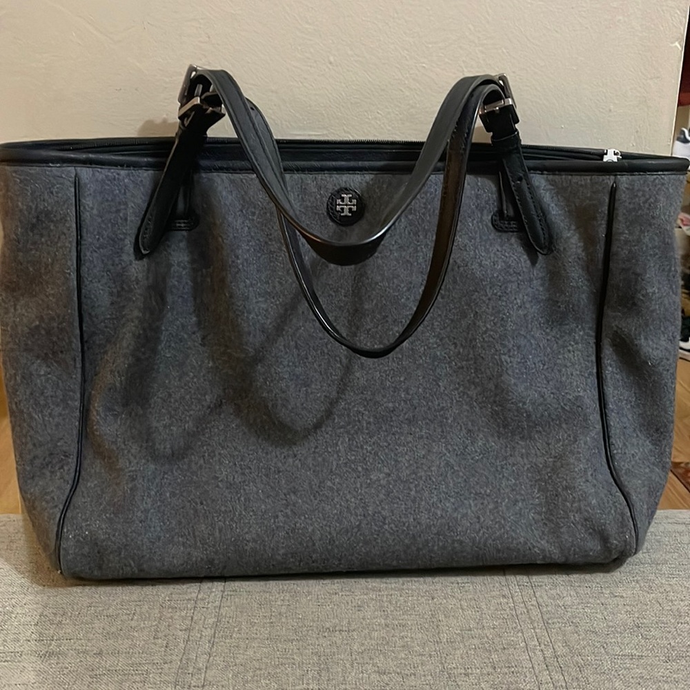Tory Burch. Wool bucket tote. EUC